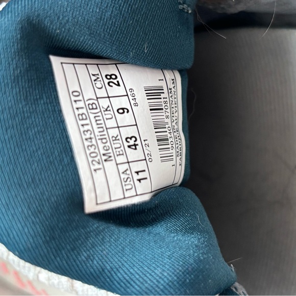 Women's Running Shoes brooks size 11. Glycerin 19 is the style. - Picture 8 of 8